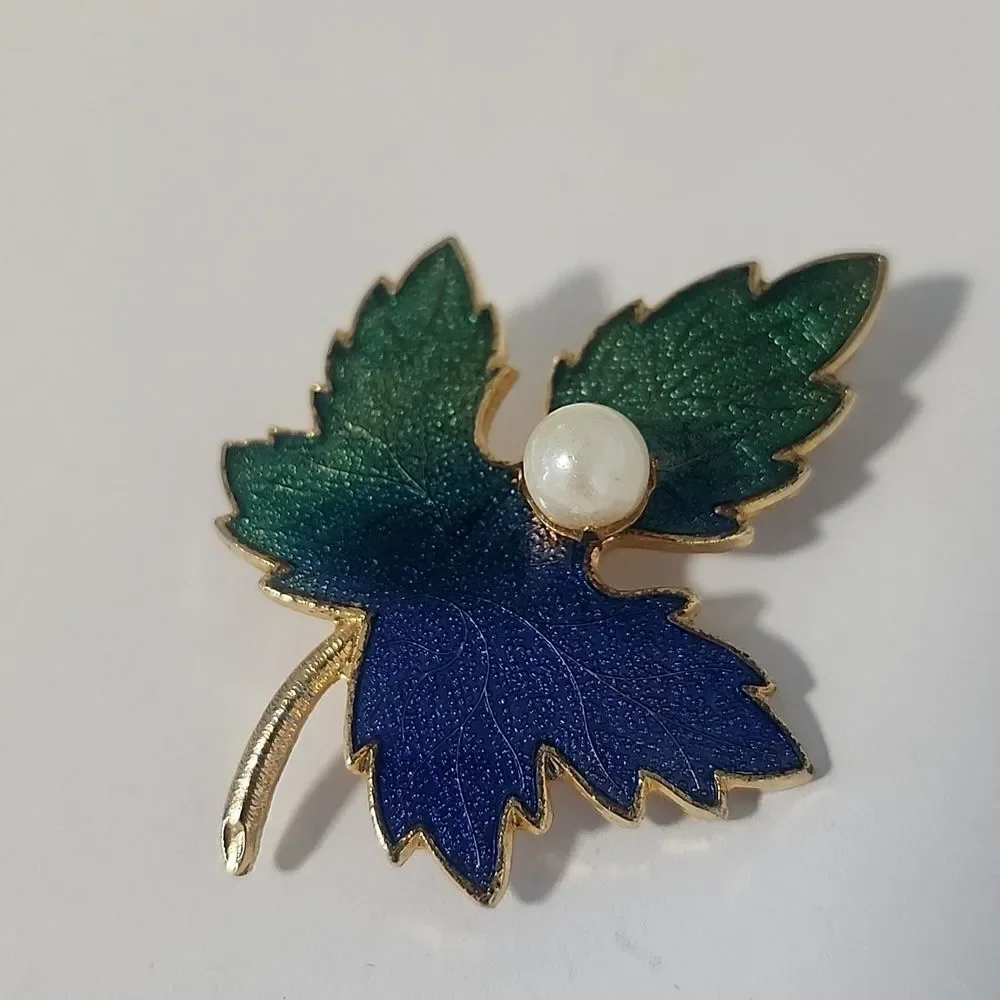 Elegant Green and Blue Leaf Brooch with Faux Pearl Accent